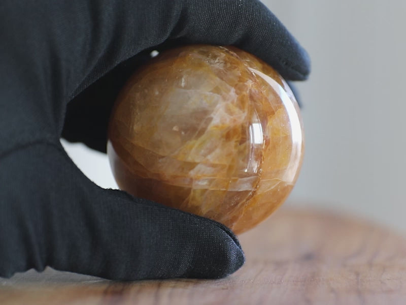 Yellow hematoid crystal sphere